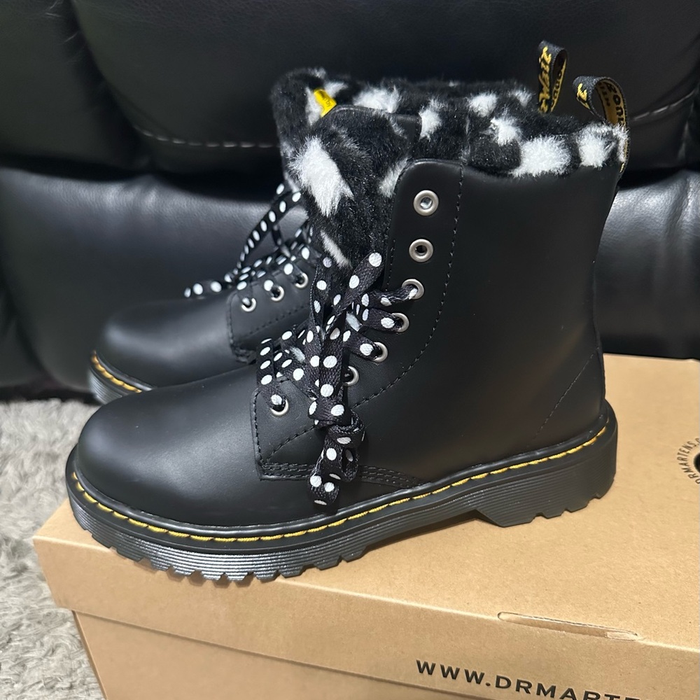 New in box Dr.Martens Junior 1460 Serena fur lined boots